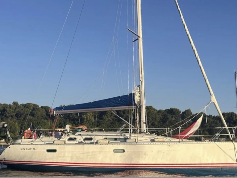 Noleggiare una Jeanneau Sun Fast 36 a Hyères