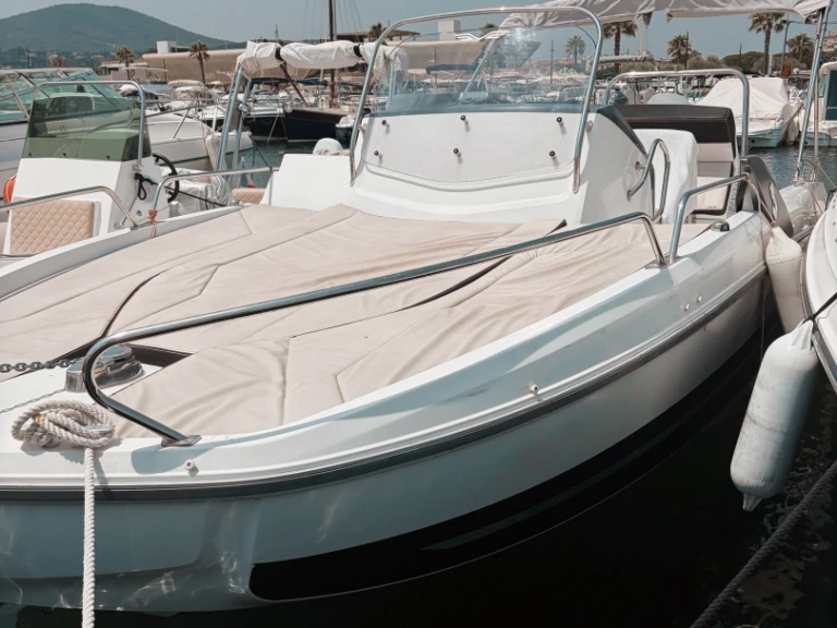 Noleggio Barca a motore con o senza skipper Bénéteau a Sainte-Maxime