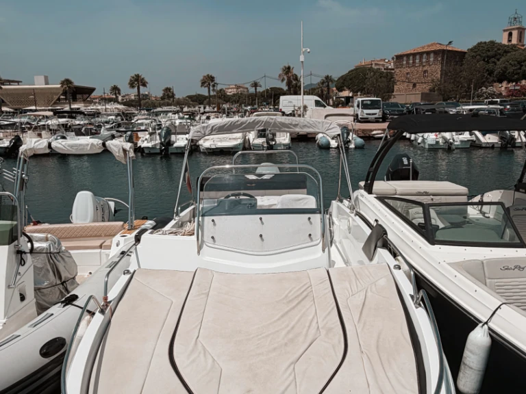 Noleggio Barca a motore Bénéteau con patente nautica