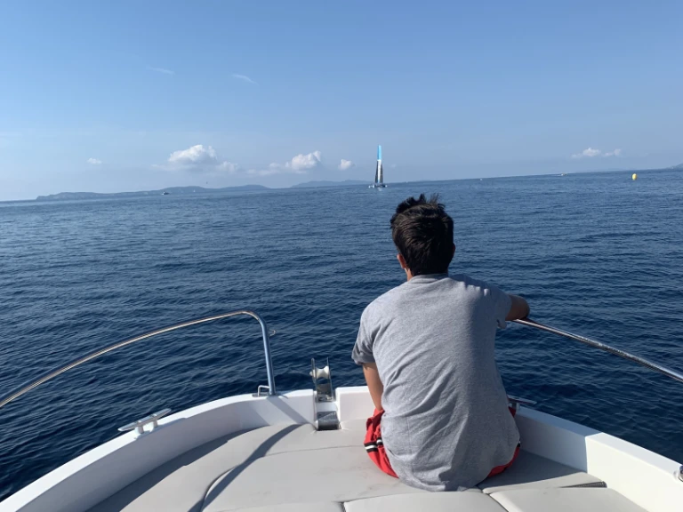 Barca a motore a noleggio a Cavalaire-sur-Mer al miglior prezzo