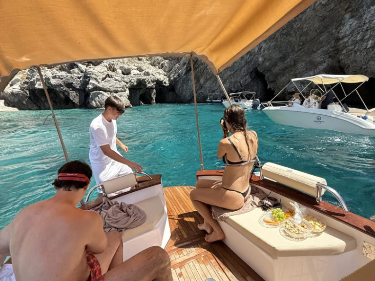 Noleggio barche Capri economico 8,50 GOZZO