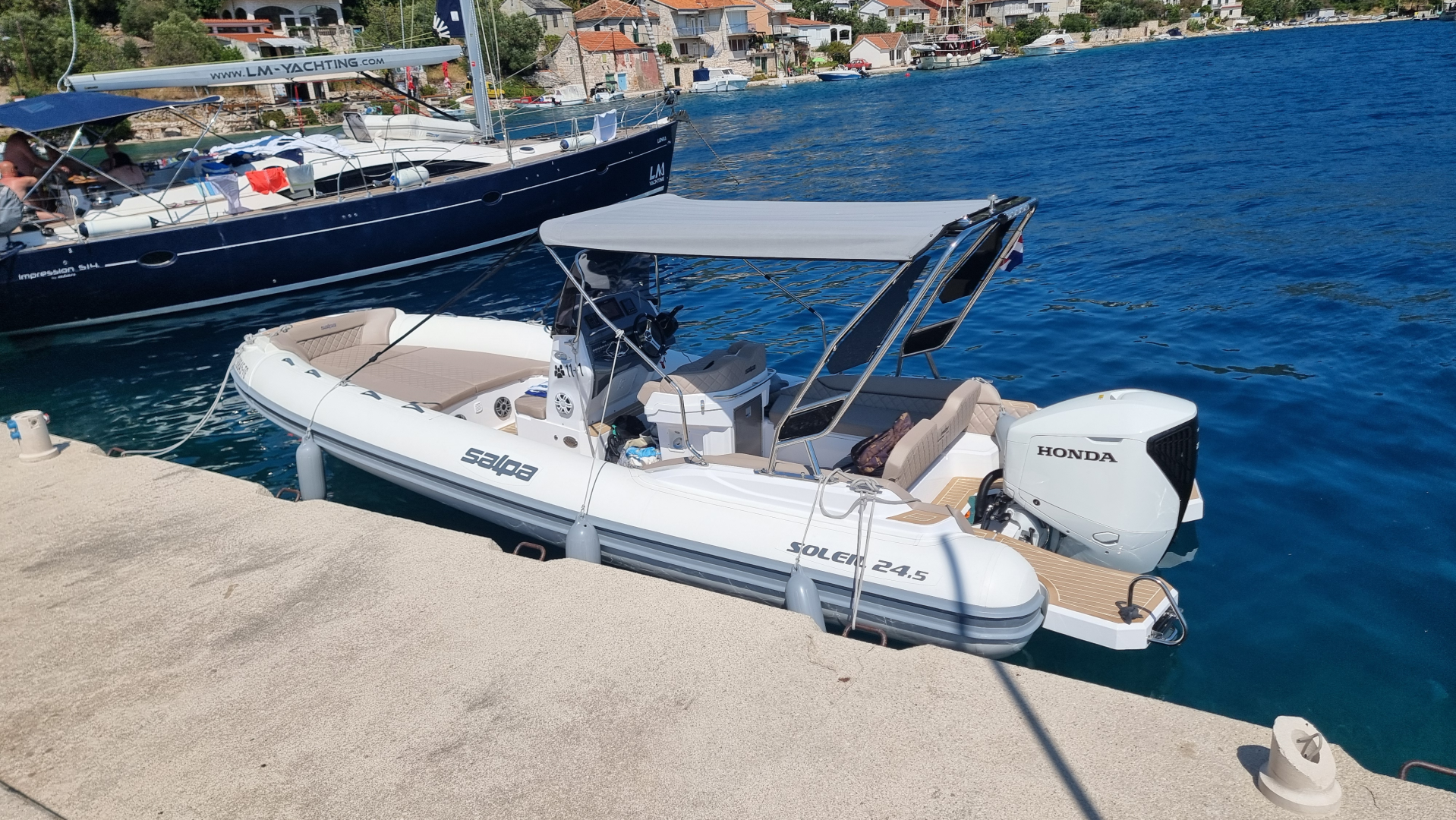 Noleggiare una Salpa Soleil 24.5 a Trogir