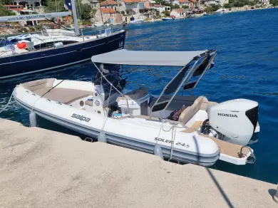 Noleggiare una Salpa Soleil 24.5 a Trogir