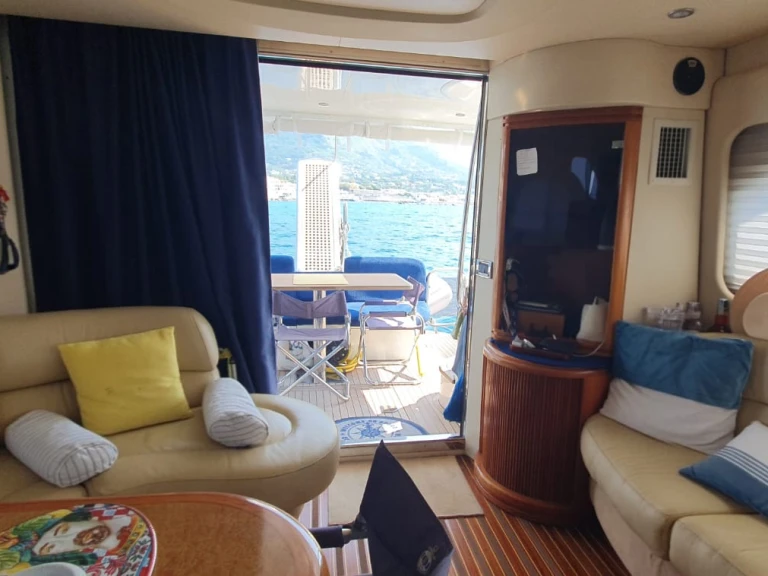 Noleggio Yacht di lusso Azimut con patente nautica