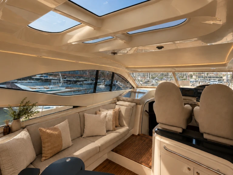 Noleggio Yacht di lusso Windy con patente nautica