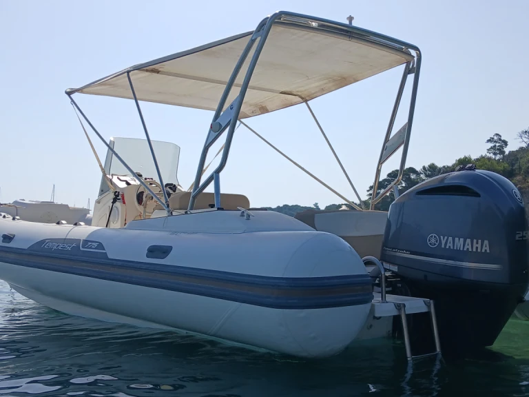 Noleggio barche Hyères economico Capelli 770 Luxe