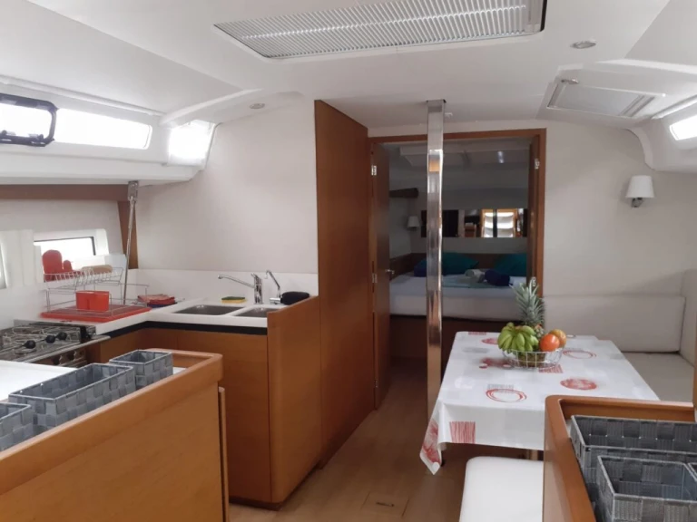 Noleggiare una Jeanneau Sun Odyssey 440 a Le Marin