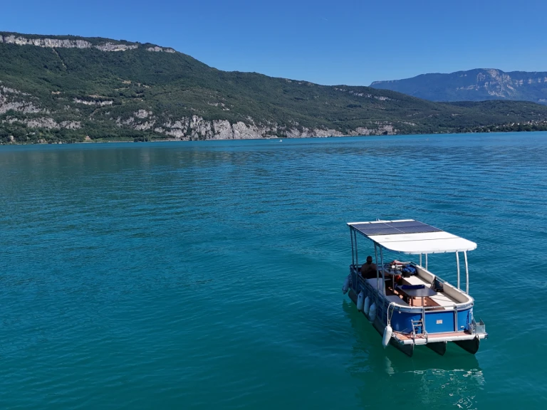 Noleggiare una France pontoon 580 a Francia