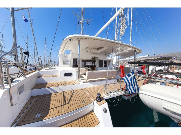 Catamarano a noleggio a Kallithea al miglior prezzo