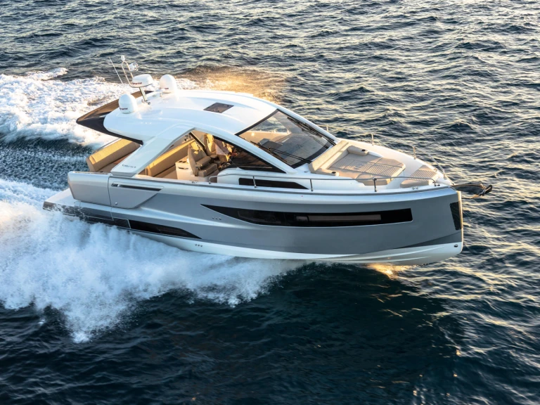 Noleggio a Port Cogolin – Jeanneau DB 37 su SamBoat