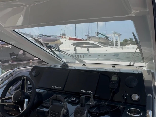 Noleggiare una Jeanneau DB 37 a Port Cogolin