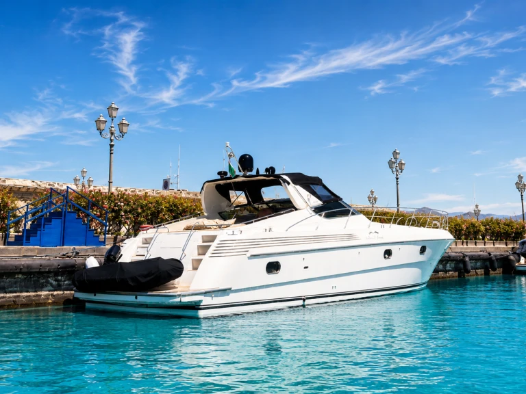 Noleggio Yacht di lusso con o senza skipper Cantieri-Di-Sarnico a Milazzo