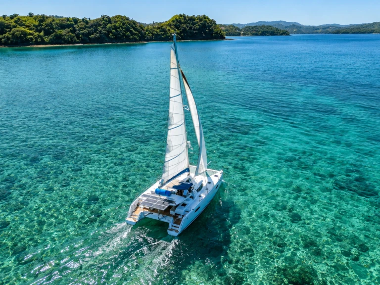Noleggio Yacht di lusso Custom Made con patente nautica