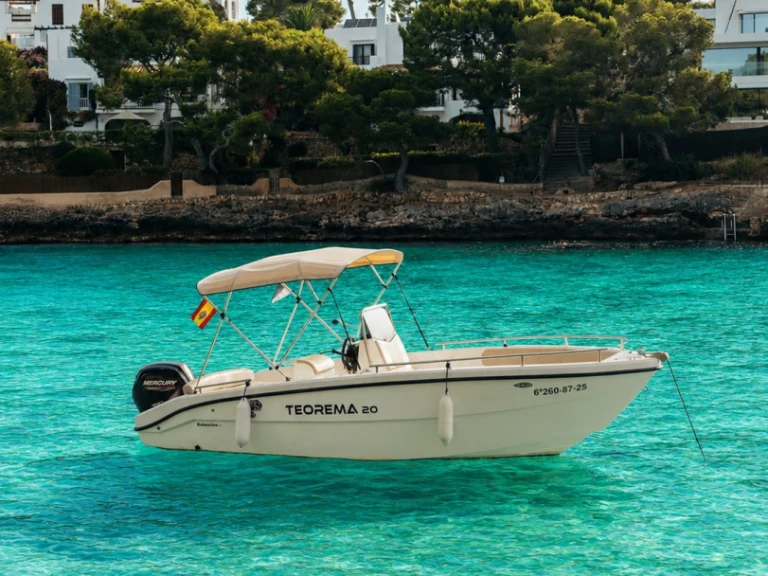 Barca a motore a noleggio a Cala d'Or al miglior prezzo