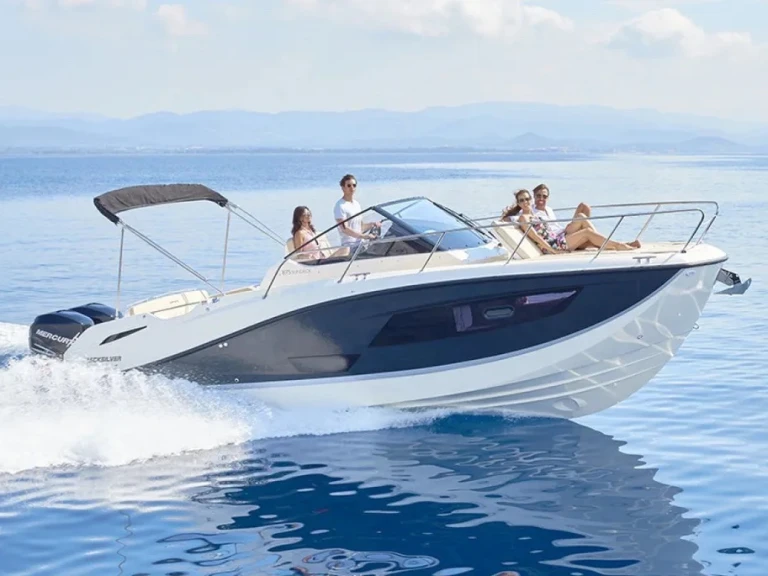 Noleggiare una Quicksilver Activ 875 Sundeck a Marsiglia