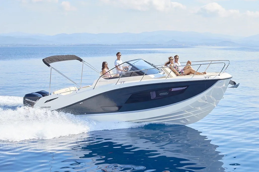 Noleggiare una Quicksilver Activ 875 Sundeck a Marsiglia