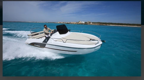 Noleggio Barca a motore Bénéteau con patente nautica
