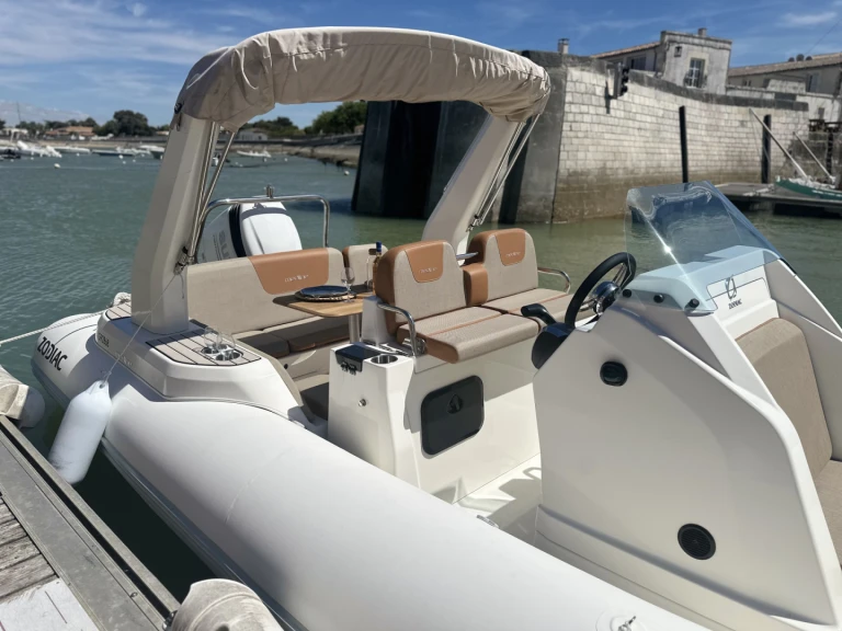 Noleggiare una Zodiac Medline 7.5 a La Flotte