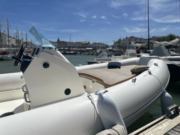 Noleggio Barca a motore a La Flotte – Zodiac Medline 7.5