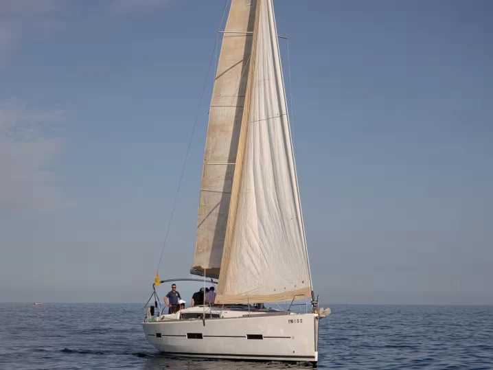 Noleggio a Puerto Banús – Dufour Dufour 410 Grand Large su SamBoat