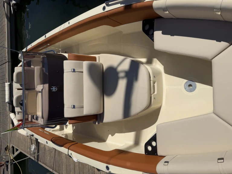 Noleggiare una Invictus  280 SX a Portimão