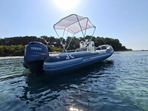 Noleggio Gommone Joker Boat con patente nautica