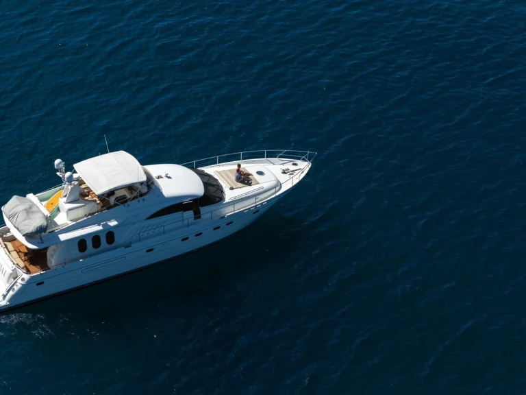 Noleggio Yacht di lusso Custom Made con patente nautica
