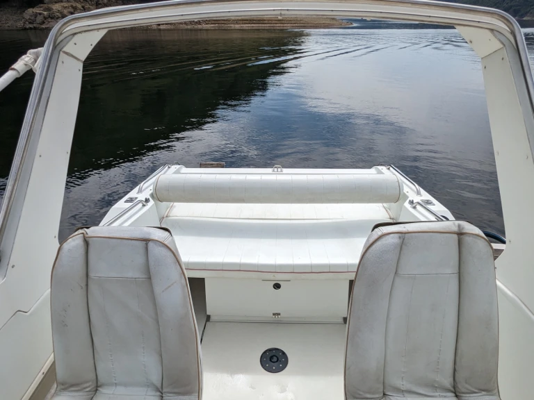 Noleggio Barca a motore Jeanneau con patente nautica