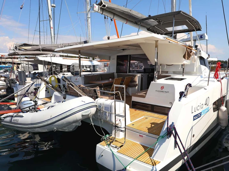 Noleggio Catamarano a Pola – Fountaine Pajot Lucia 40