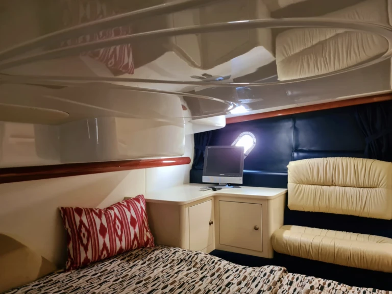 Noleggio Yacht di lusso Cranchi con patente nautica
