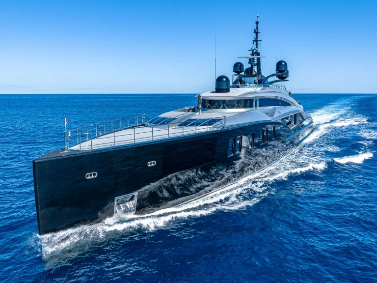 Noleggio Yacht di lusso ISA, RODRIGUEZ GROUP ITALY con patente nautica