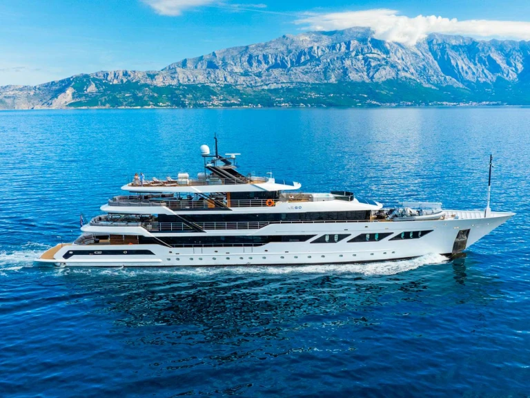 Noleggio Yacht di lusso Custom con patente nautica