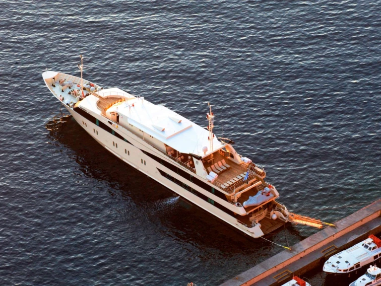 Custom Harmony V da affittare a  Napoli