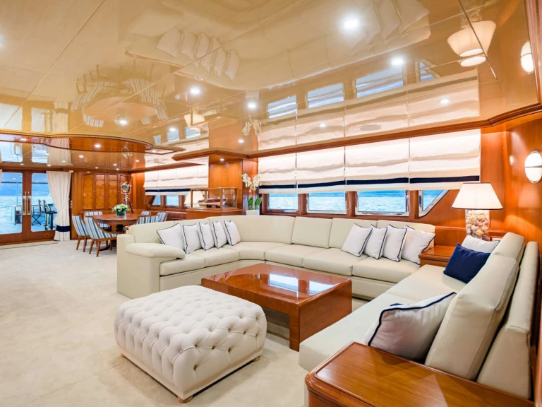 Noleggio Yacht di lusso con o senza skipper CRN Ancona a Atene