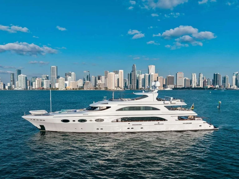 Noleggio Yacht di lusso Trinity con patente nautica