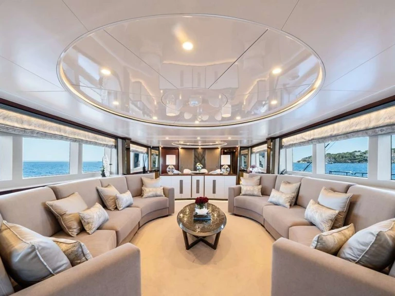Noleggio a Cannes – CRN Ancona TITIAN PEARL su SamBoat