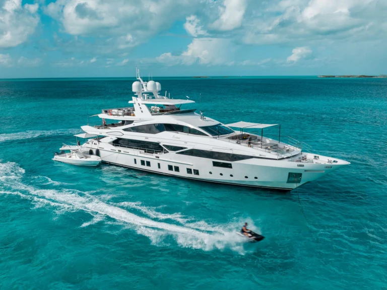 Noleggio Yacht di lusso Benetti con patente nautica