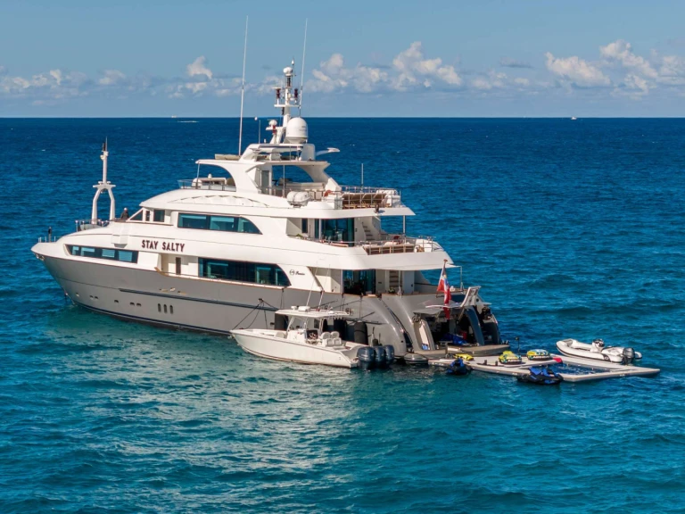Noleggio Yacht di lusso Horizon con patente nautica