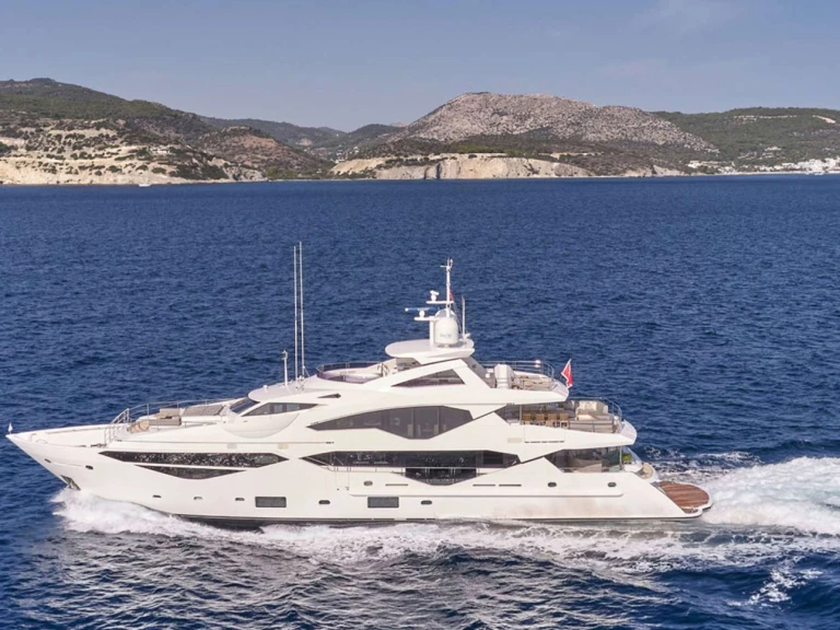 Yacht di lusso a noleggio a Atene al miglior prezzo