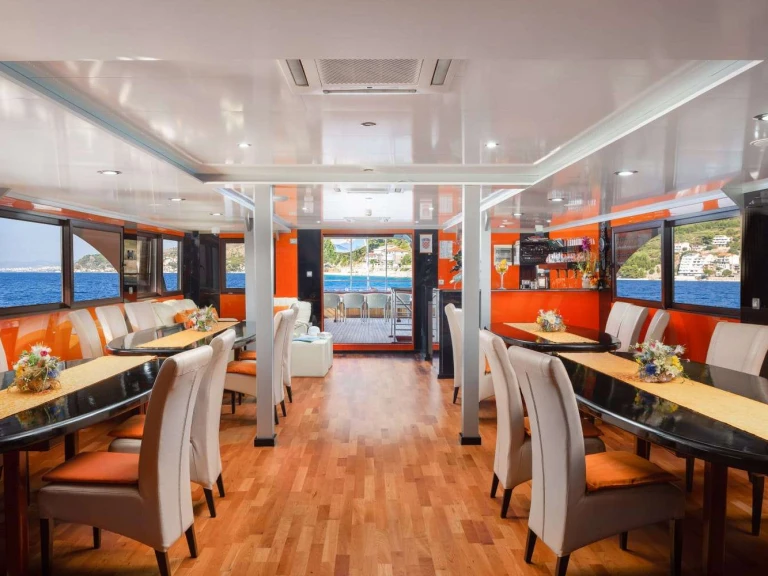 Noleggio Yacht di lusso Brodosplit con patente nautica