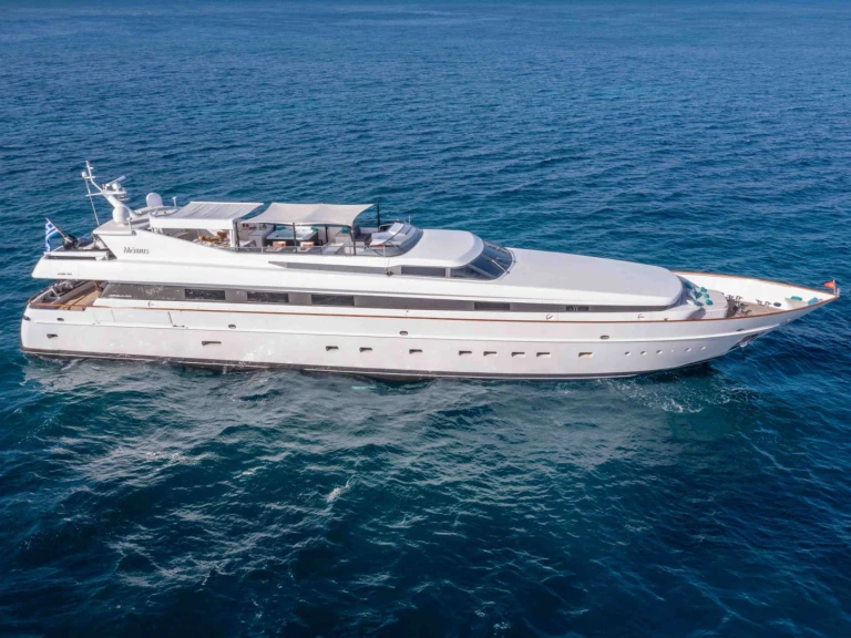 Noleggio Yacht di lusso Cantieri di Pisa, Italy con patente nautica
