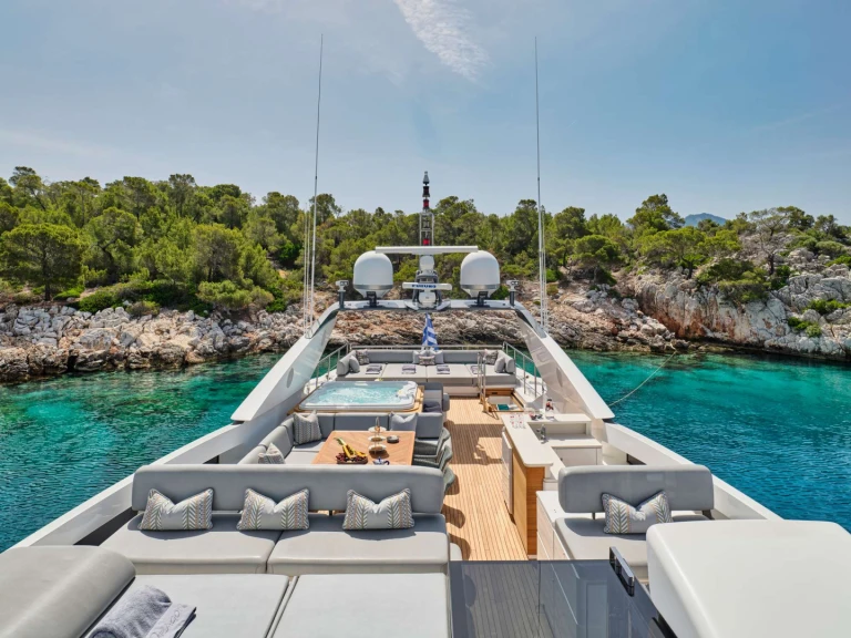 Noleggio Yacht di lusso Couach con patente nautica