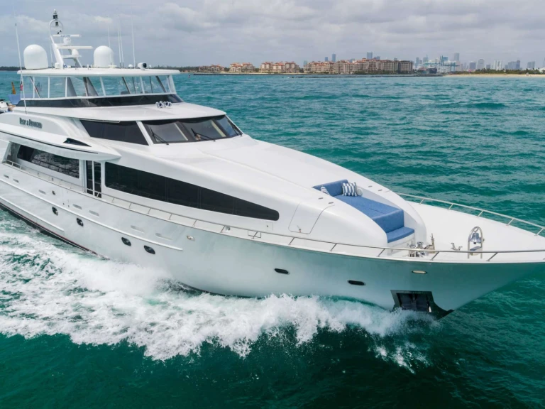 Noleggio Yacht di lusso Crescent con patente nautica