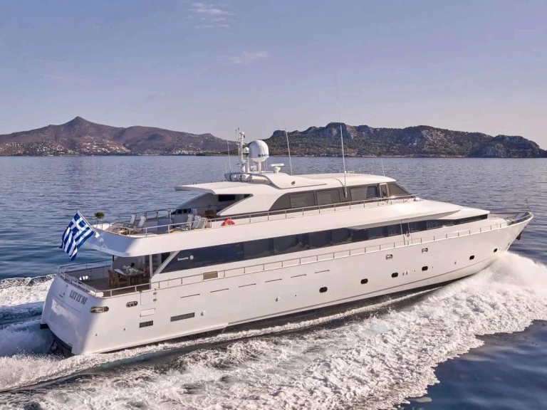 Noleggio Yacht di lusso Technomarine con patente nautica