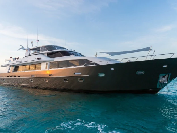 Noleggio Yacht di lusso Crescent con patente nautica