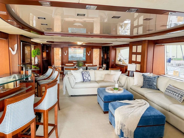Yacht di lusso a noleggio a Atlantic Highlands al miglior prezzo