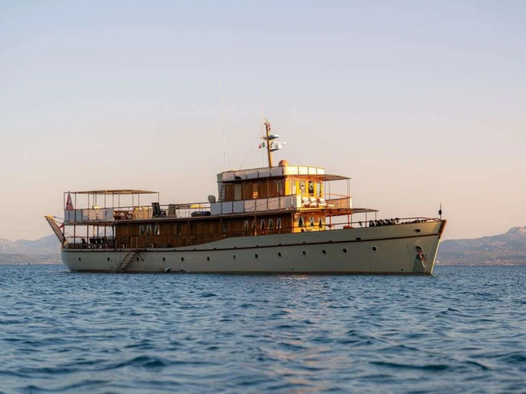 Noleggio Yacht di lusso a Cannes –  OVER THE RAINBOW OF LONDON