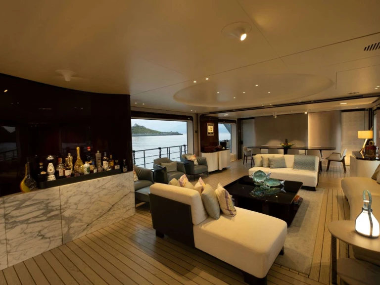 Noleggio Yacht di lusso Azimut con patente nautica