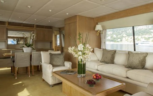Yacht di lusso a noleggio a Antibes al miglior prezzo