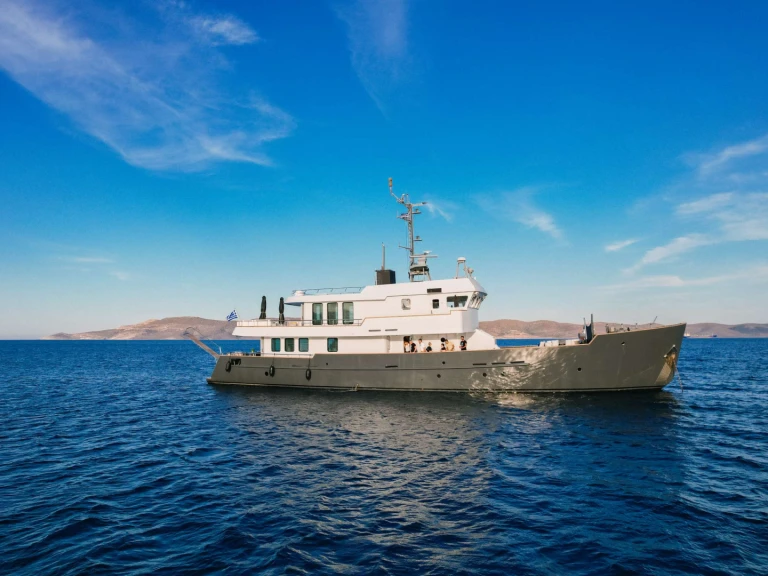 Noleggio Yacht di lusso con o senza skipper Custom Line a Lávrio